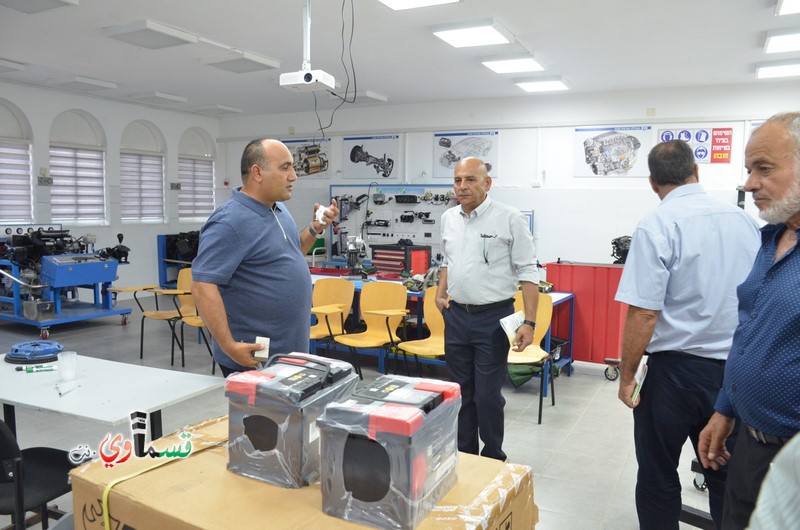 كفرقاسم- فيديو: نواب وأعضاء المجلس البلدي يشاركون الطلاب افتتاح عامهم الدراسي  باجواء بهيجة .